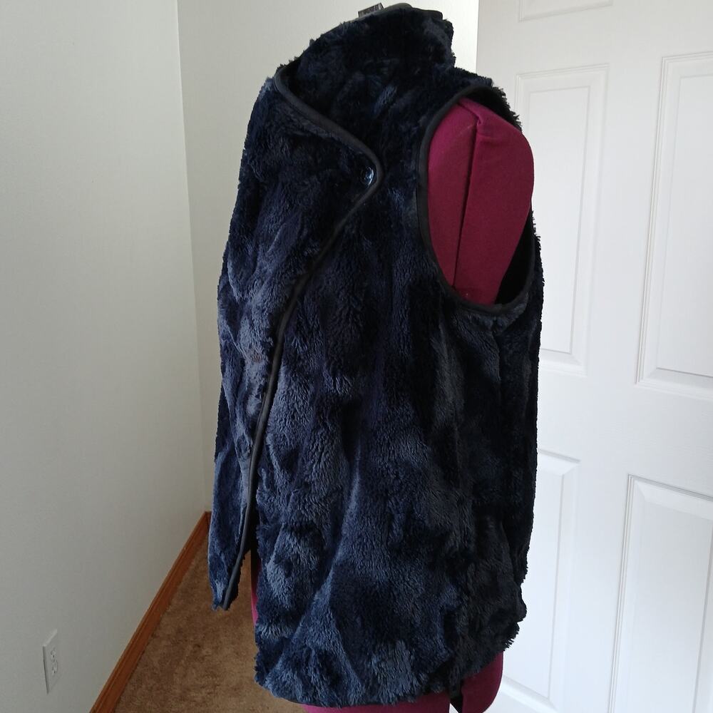 Jack by BB Dakota Black Faux Fur Vest Small sleeveless jacket coat pockets soft - Picture 3 of 15
